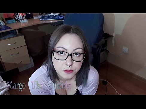 ❤️ Sexig tjej med glasögon suger Dildo djupt på kamera ❤️❌ Kvalitets sex at us ️❤
